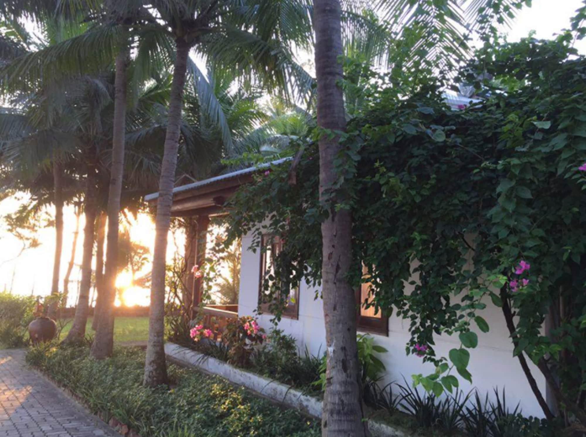 Lang Co Beach Resort Exterior photo