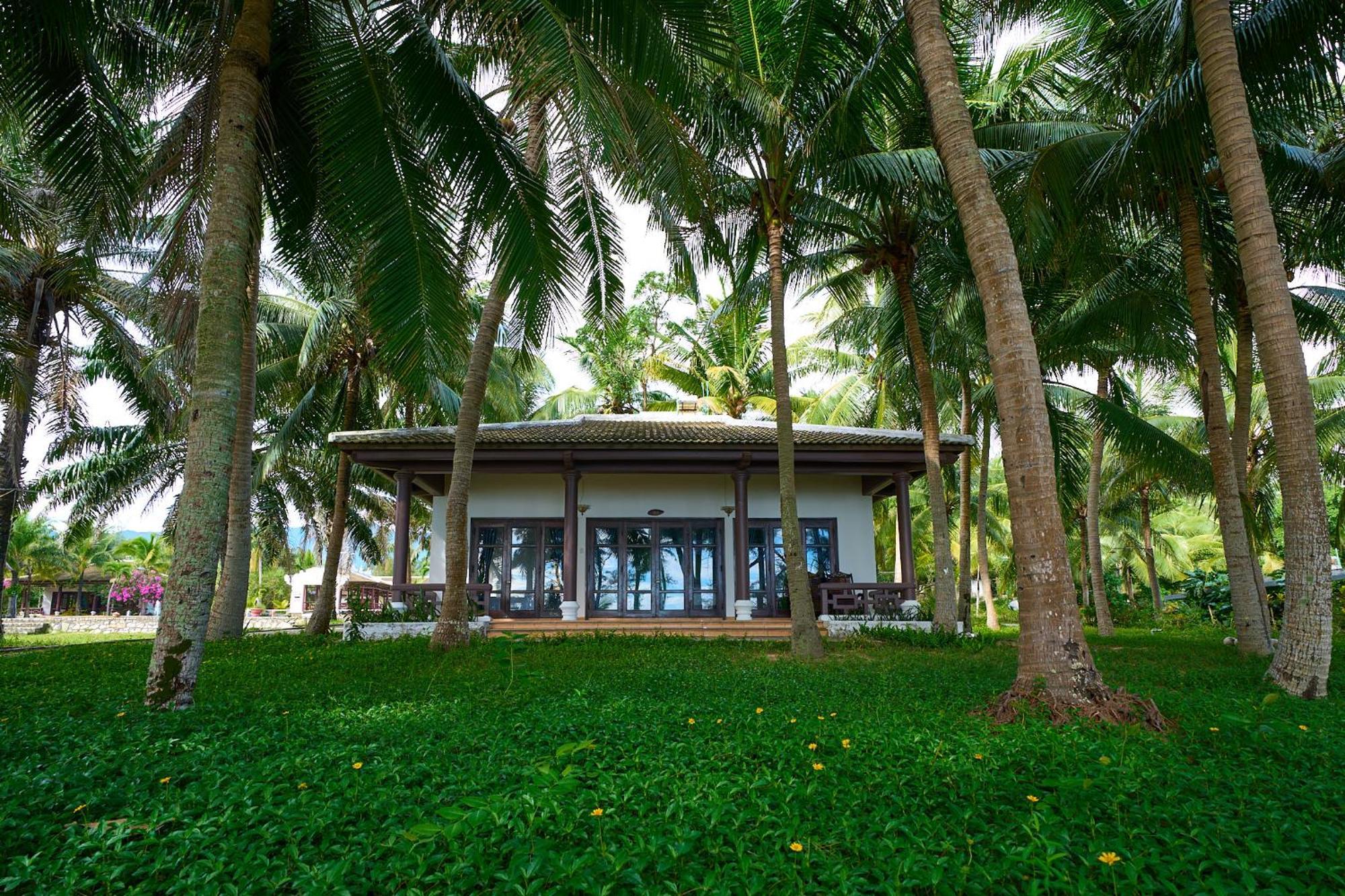 Lang Co Beach Resort Exterior photo